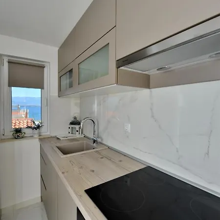 Laura Apartment *
