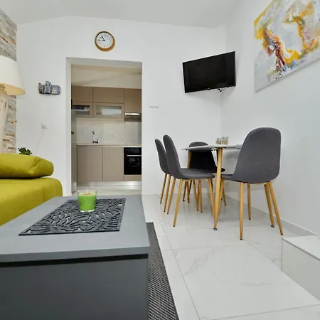 Apartment Laura Vir