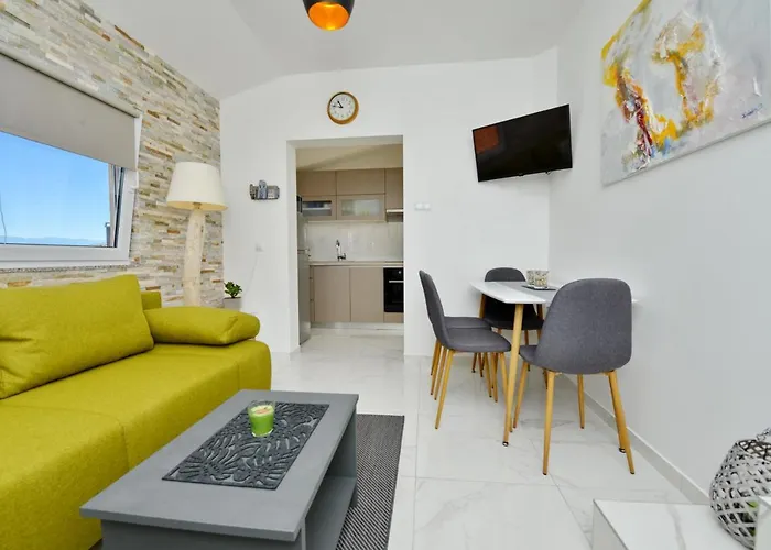 Laura Apartmán Vir