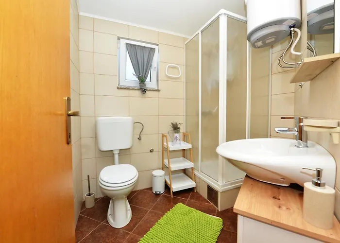 Laura Apartmán Vir