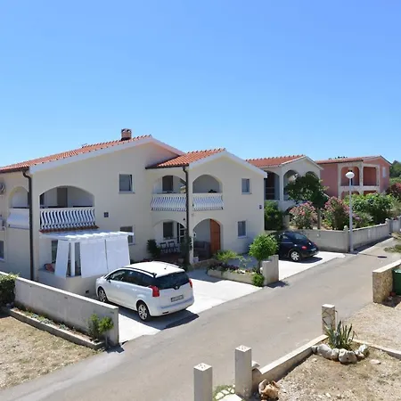 Laura Apartament