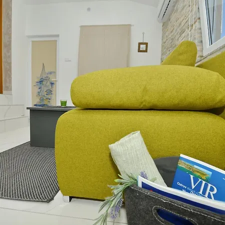 Laura Apartament Vir