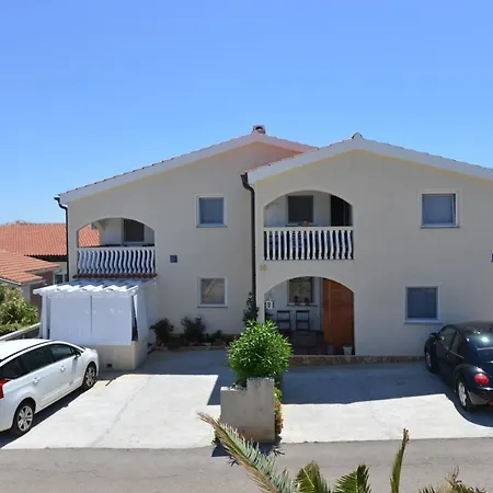 Laura Apartament