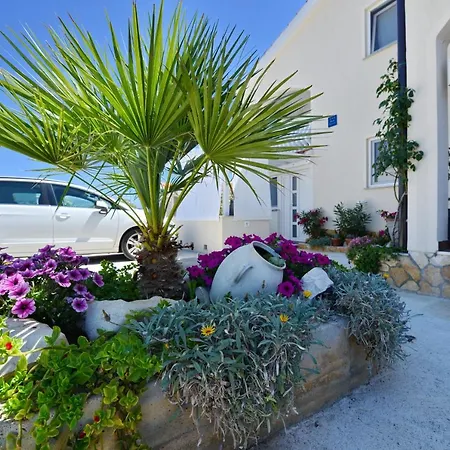 Apartman Laura *
