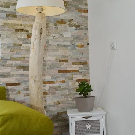 Laura Apartment *
